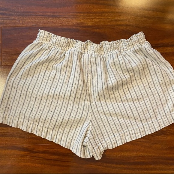 Time and Tru Linen blend High Waist Striped Shorts - Cream and Gray size Large - Picture 7 of 8
